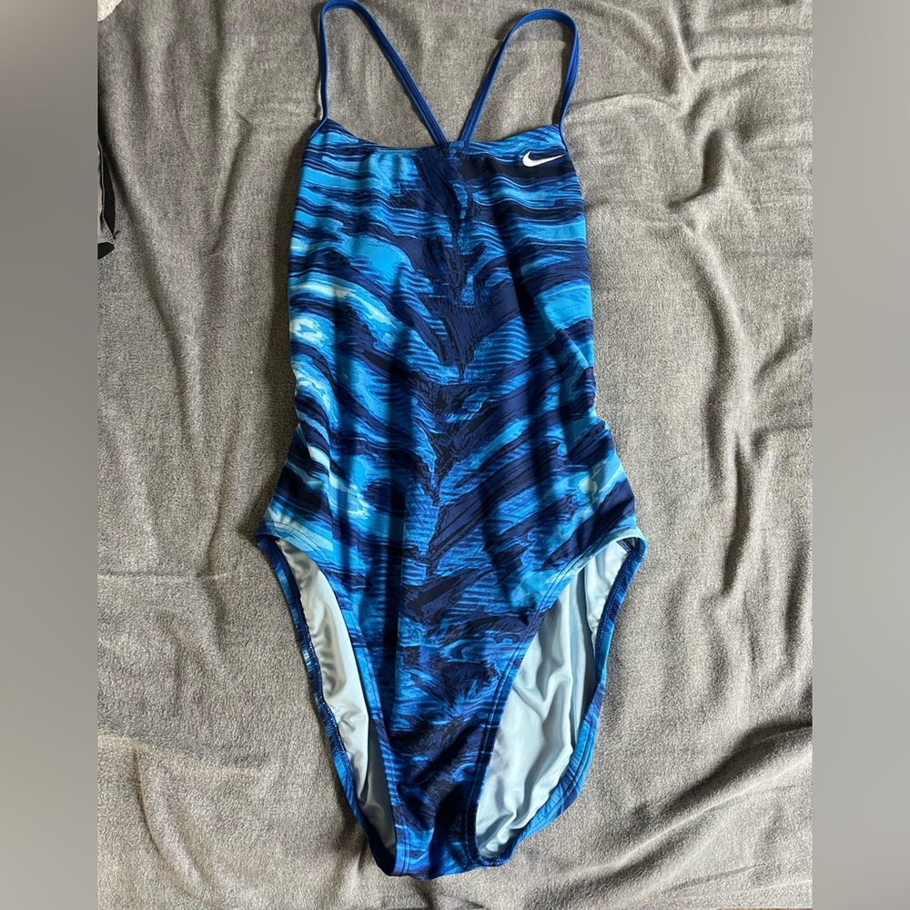 Women’s Nike Size 34 Swimsuit One-Piece